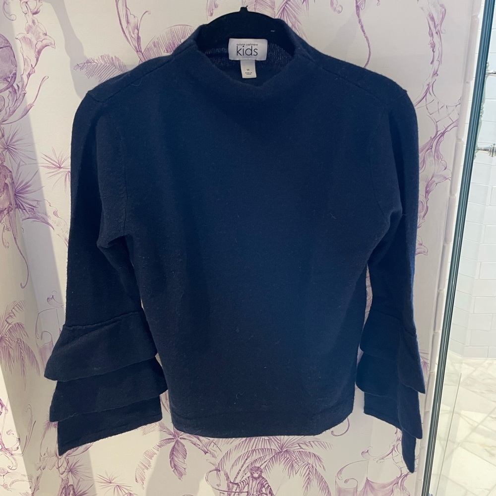 Cashmere navy bulw sweater with ruffle sleeves